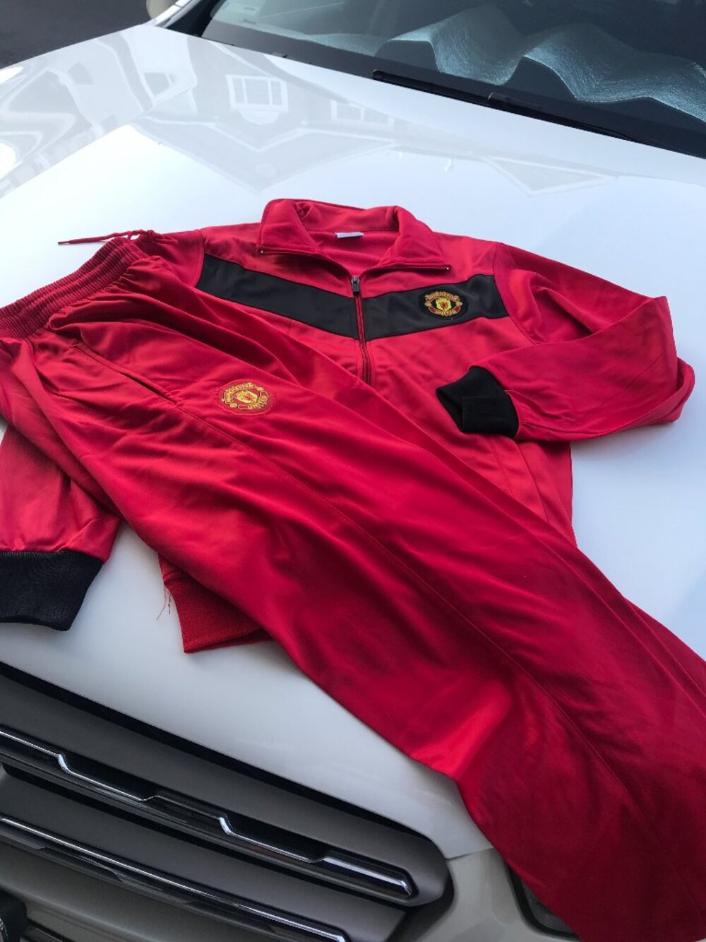 Manchster United FC. Training suit for kid 7-10 years. Unisex. VINTAGE. New.